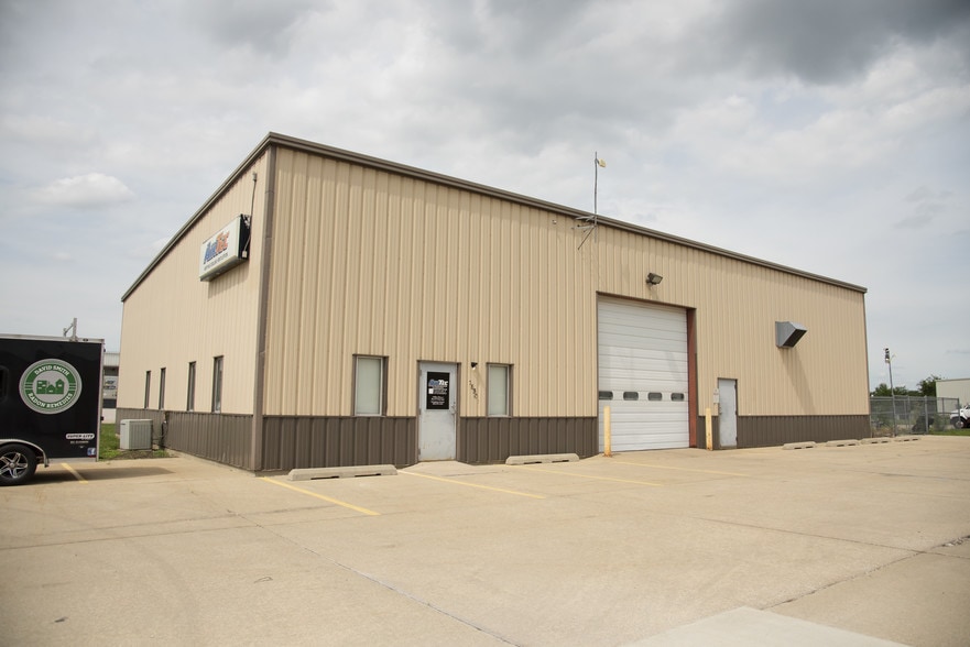 1630 Commerce Pky, Bloomington, IL for sale - Building Photo - Image 1 of 1