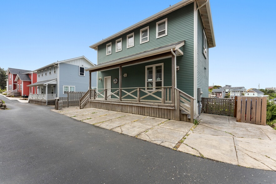 2539 SW Coral Loop, Lincoln City, OR for sale - Building Photo - Image 2 of 41