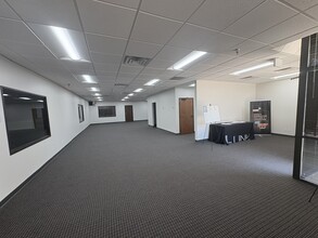 2740-2760 Regency Dr, Grand Prairie, TX for lease Interior Photo- Image 1 of 3