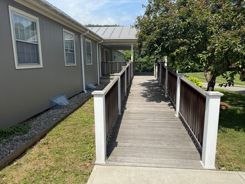 633 NH Route 10, Orford, NH for lease - Building Photo - Image 3 of 6