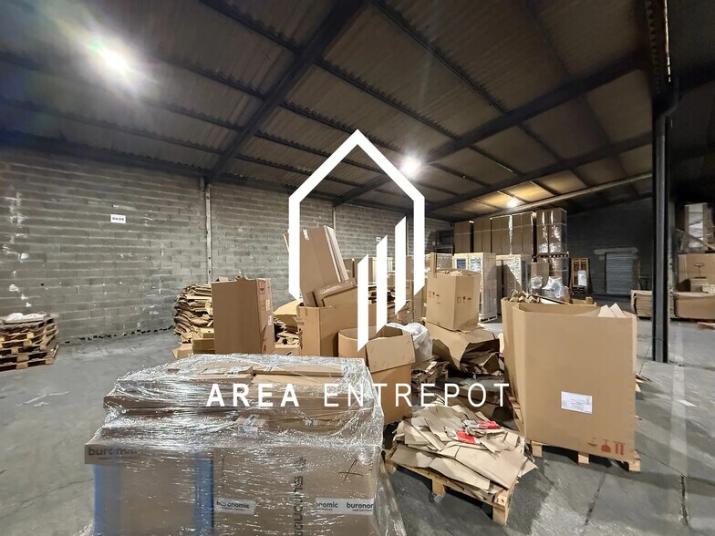 Industrial in Vitrolles for lease - Interior Photo - Image 2 of 6