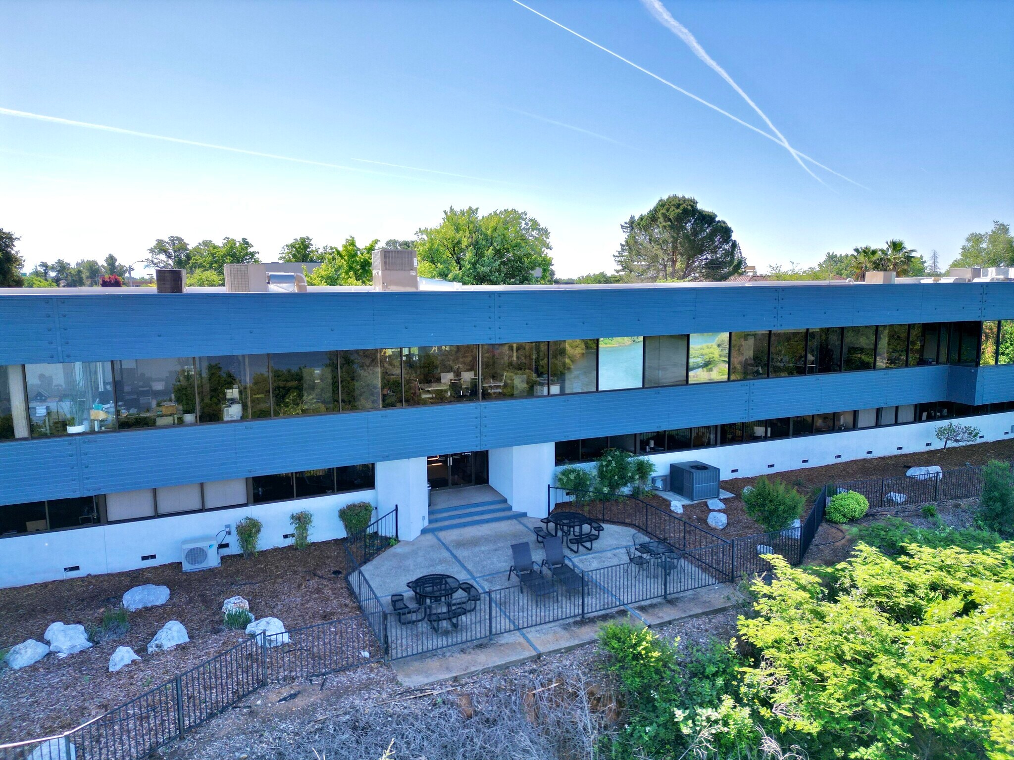 448 Redcliff Dr, Redding, CA for sale Primary Photo- Image 1 of 1