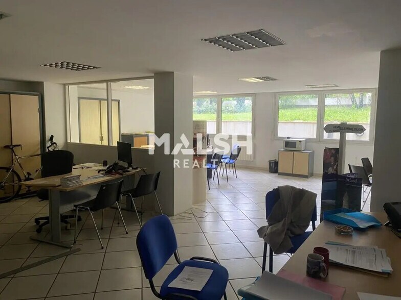 Office in Lyon for sale - Interior Photo - Image 2 of 9