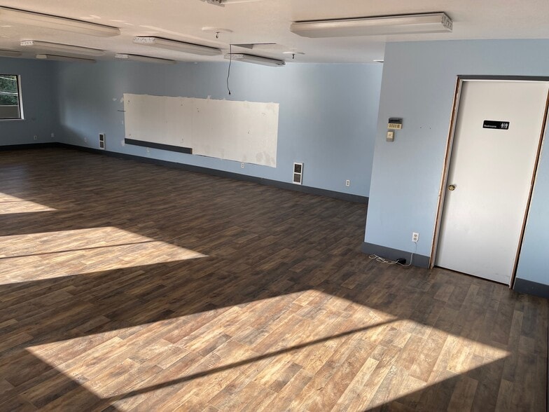 9222 Brownsville Hwy NE, Bremerton, WA for lease - Interior Photo - Image 3 of 10