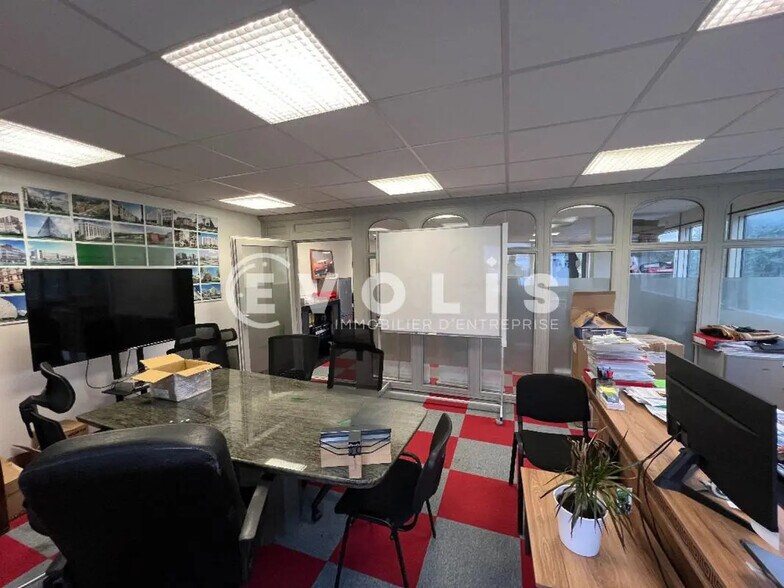 Office in Créteil for lease - Interior Photo - Image 3 of 8