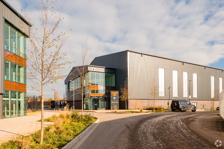 Eastman Edge & Harrow View, Harrow for lease - Building Photo - Image 2 of 17