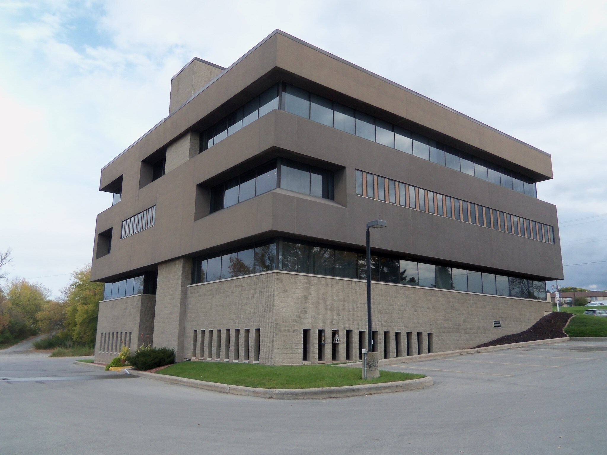 2020 Riverside Dr, Allouez, WI for sale Building Photo- Image 1 of 1