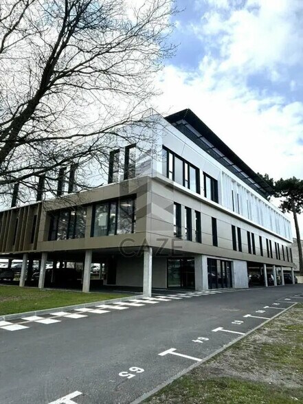 Office in Pessac for lease - Building Photo - Image 3 of 5