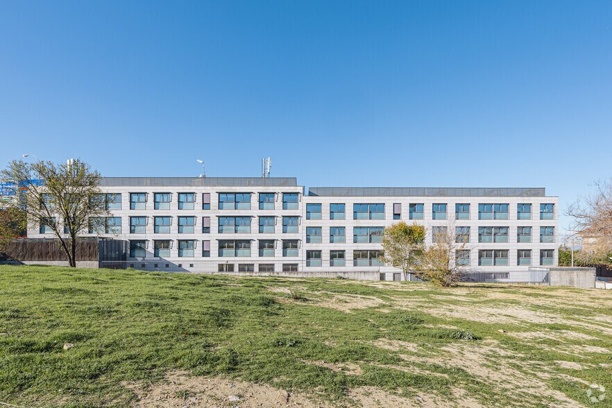 Calle Aguaron, 19, Madrid, Madrid for sale - Primary Photo - Image 1 of 1