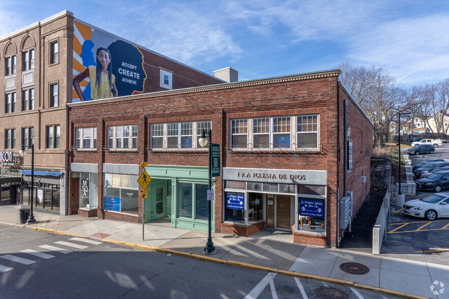 2 Monument Sq, Woonsocket, RI for sale - Primary Photo - Image 1 of 1