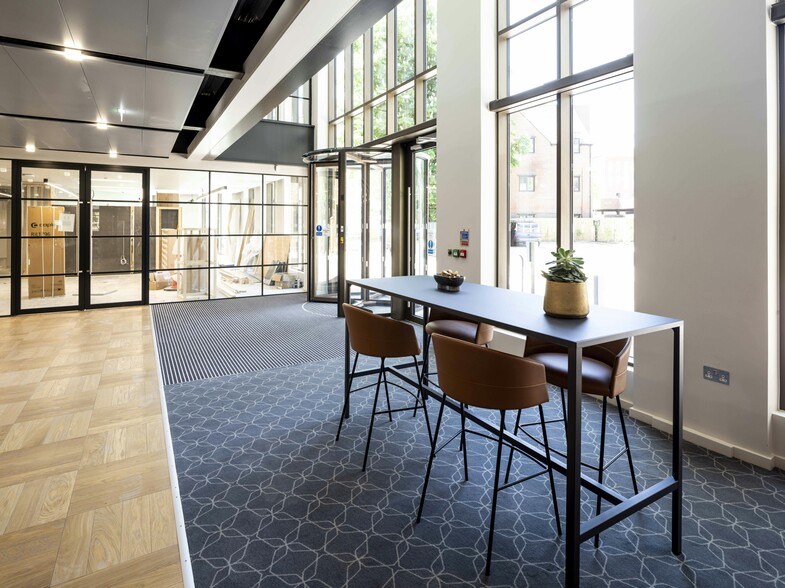 10 Bricket Rd, St Albans for lease - Interior Photo - Image 3 of 8