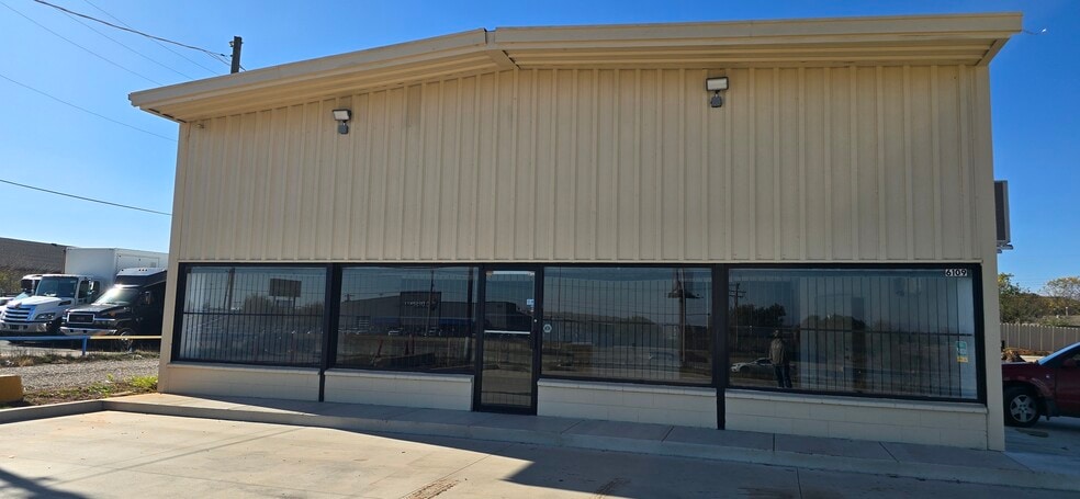 6109 S I 35 Service Rd, Oklahoma City, OK for lease - Building Photo - Image 2 of 16