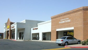 Gilbert & Houston Plaza - Storefront Property