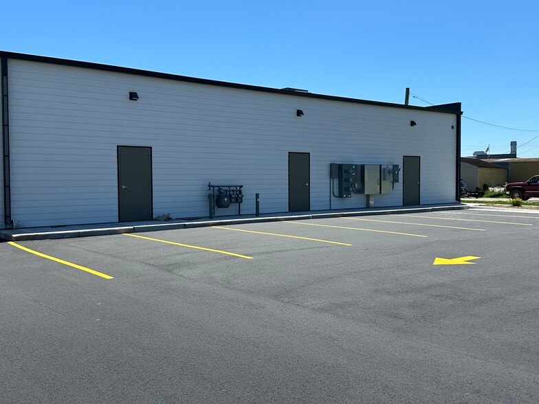 3810 Calumet Ave, Manitowoc, WI for sale - Building Photo - Image 2 of 4