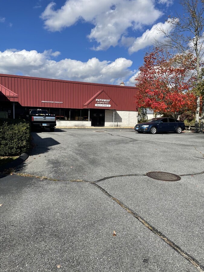 175 Elm St, Old Saybrook, CT 06475 Pathway Lighting