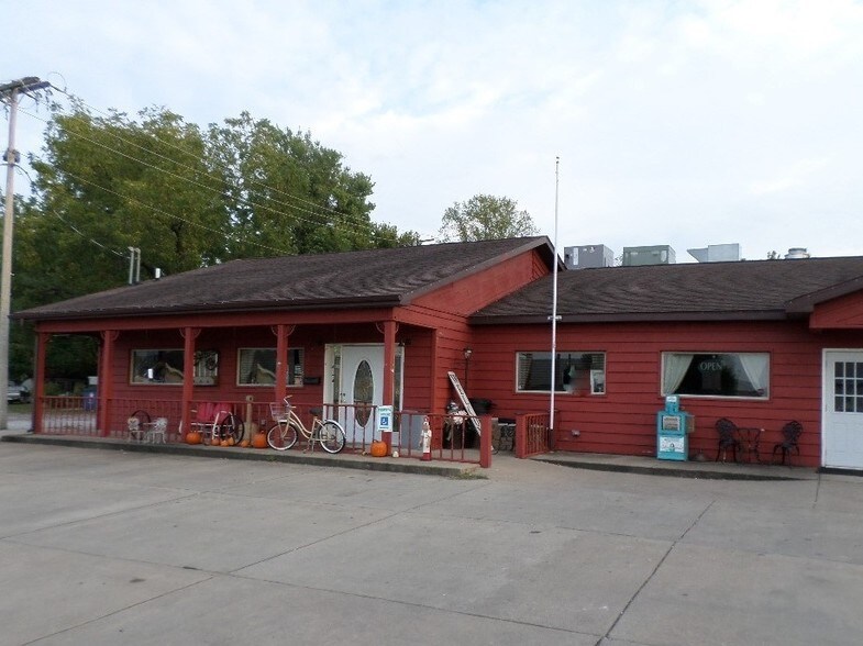 1212 S McLeansboro St, Benton, IL for sale - Building Photo - Image 1 of 1