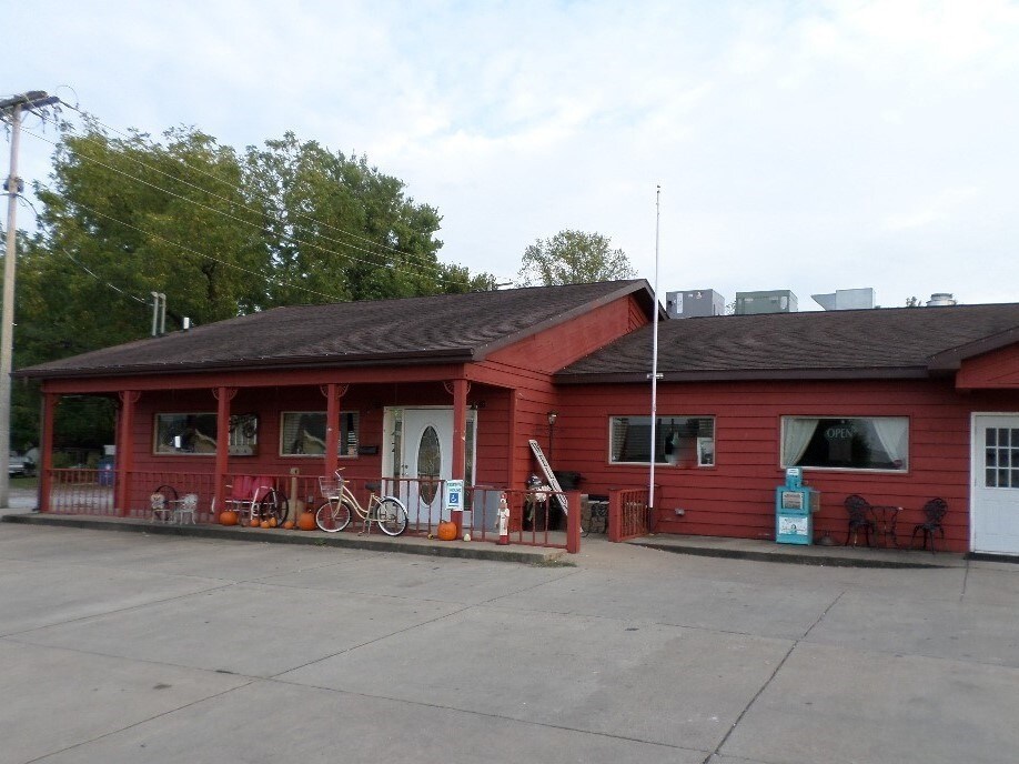 1212 S McLeansboro St, Benton, IL for sale Building Photo- Image 1 of 1