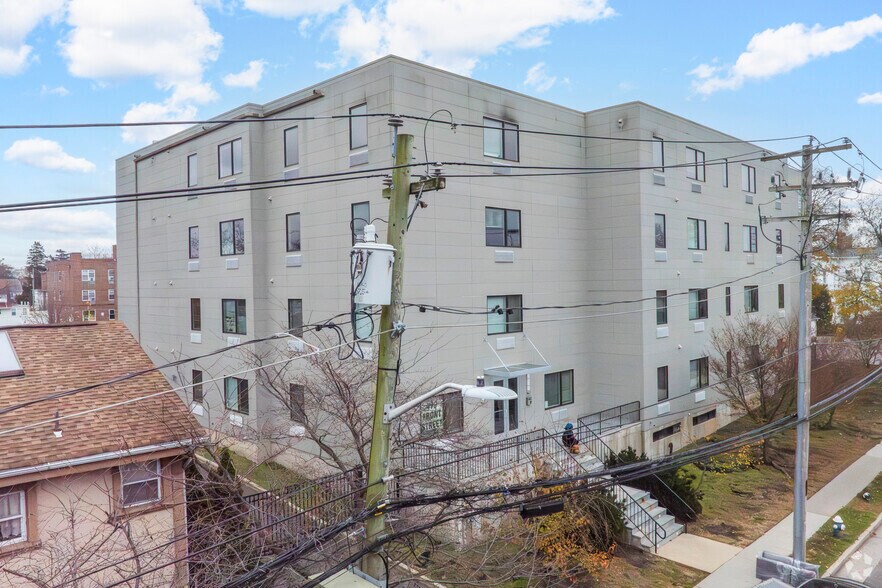 479 Front St, Hempstead, NY for sale - Primary Photo - Image 1 of 1