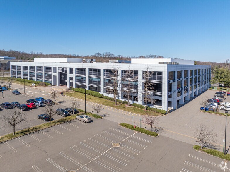 4 Gatehall Dr, Parsippany, NJ for sale - Primary Photo - Image 1 of 1