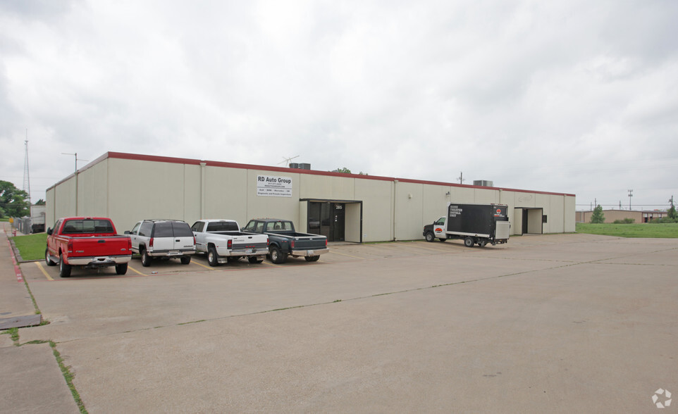 2811-2823 Euless Blvd W, Euless, TX for lease - Primary Photo - Image 1 of 3