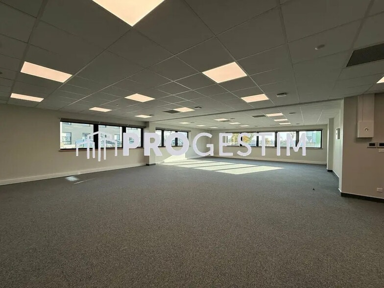 Office in Fontaine-lès-Dijon for lease - Interior Photo - Image 3 of 11