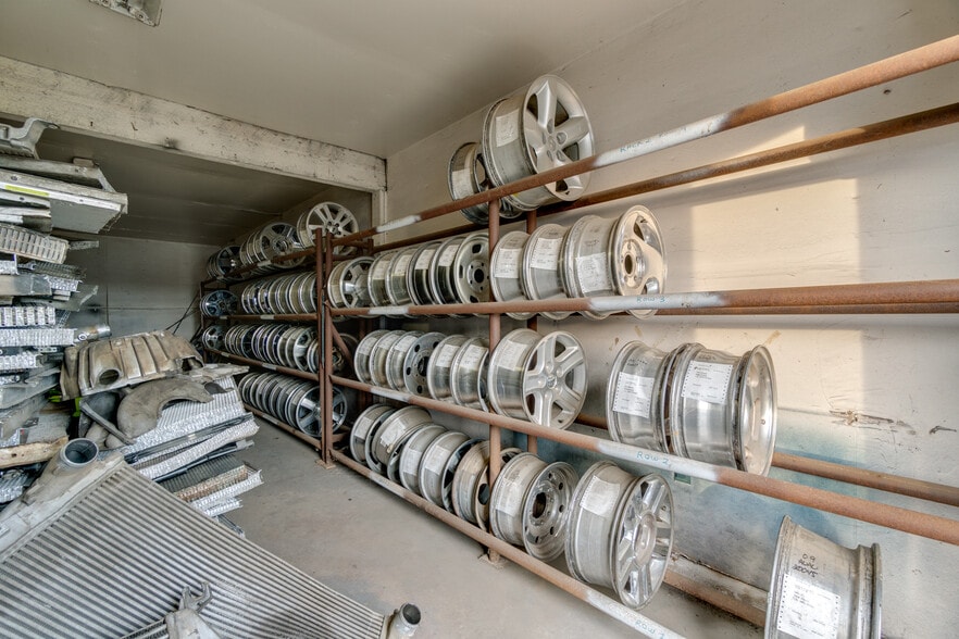 17308 Highway 99E, Hubbard, OR for sale - Interior Photo - Image 3 of 24