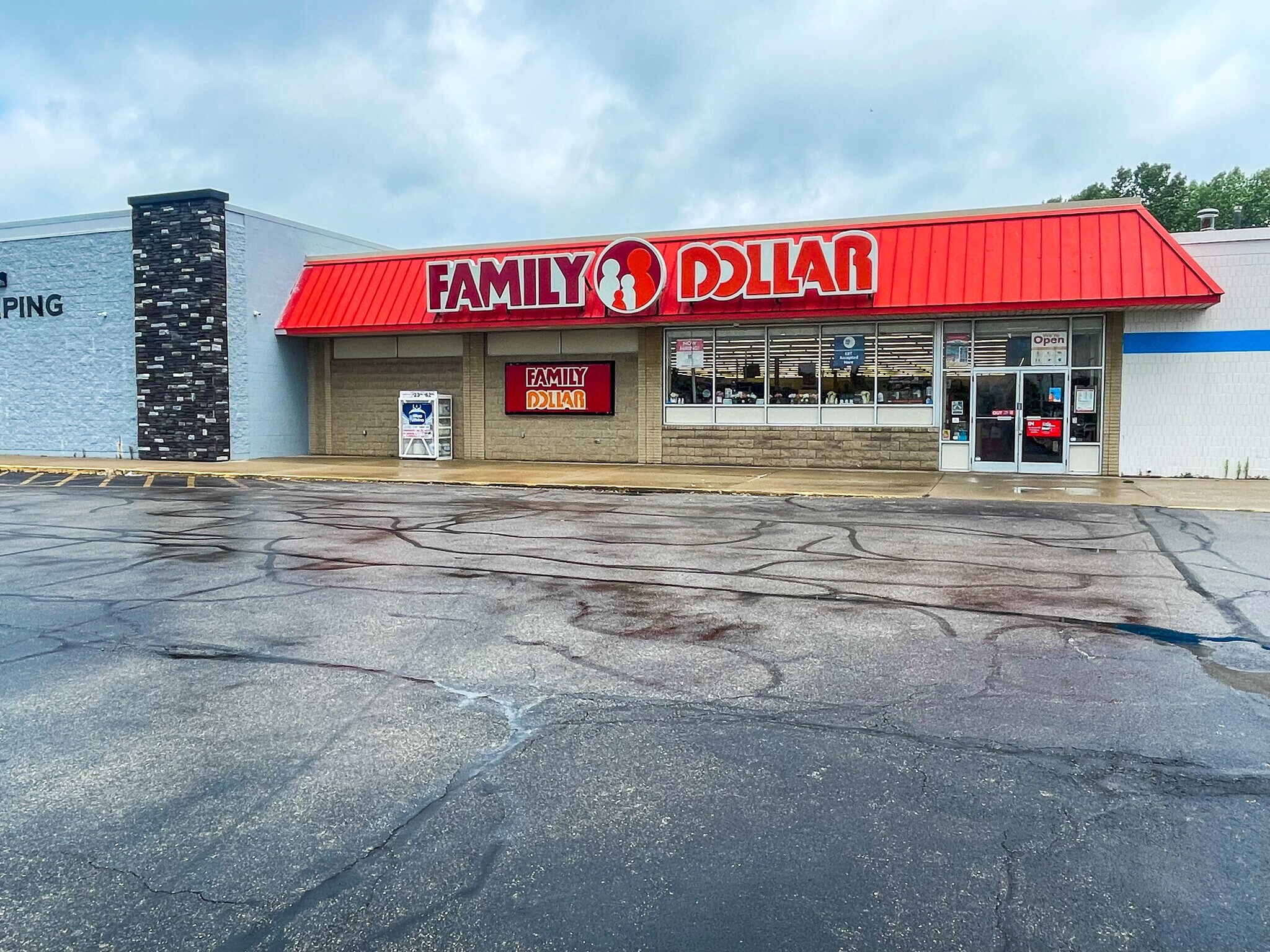 1023 E Main St, Gas City, IN 46933 Family Dollar