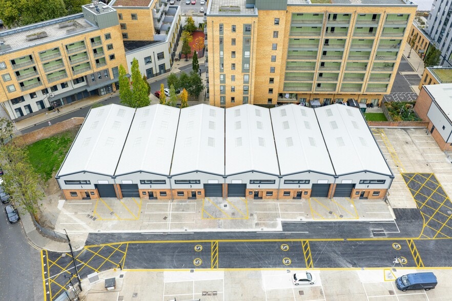 Langhedge Ln, London for lease - Building Photo - Image 3 of 17