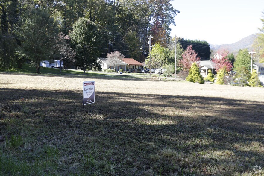 4 Overbrook Dr, Waynesville, NC for sale - Primary Photo - Image 1 of 1