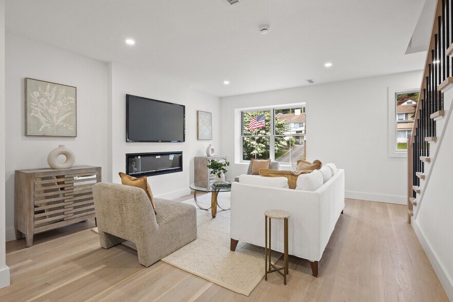 26 Homestead Ln, Greenwich, CT for sale - Building Photo - Image 3 of 32