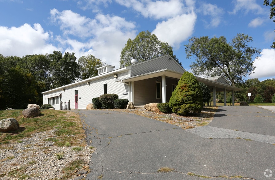 497 Middle Tpke, Storrs Mansfield, CT 06268