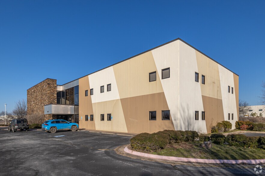 5121 SW Runway Dr, Bentonville, AR for sale - Primary Photo - Image 1 of 1