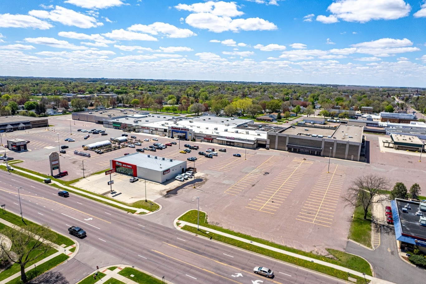 308 S State St, Fairmont, MN for lease Building Photo- Image 1 of 15