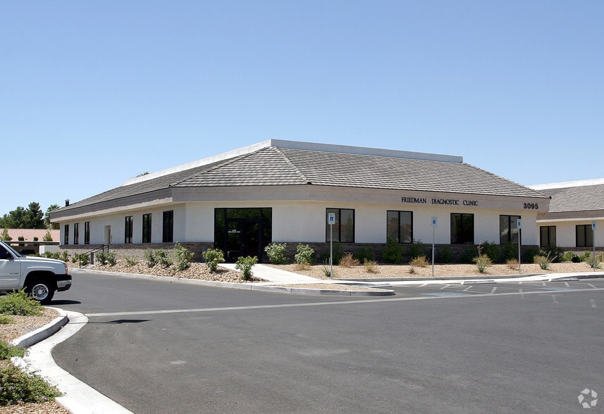 3085 E Russell Rd, Las Vegas, NV for lease - Building Photo - Image 1 of 6