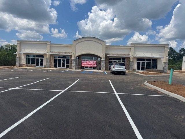 108 Apple Avenue Ave, Dothan, AL for lease - Building Photo - Image 1 of 12
