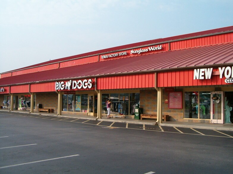 2850 Parkway, Pigeon Forge, TN for sale - Building Photo - Image 1 of 1