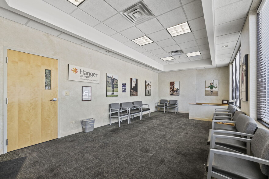 401 Harrison St, Oak Park, IL for sale - Interior Photo - Image 3 of 7