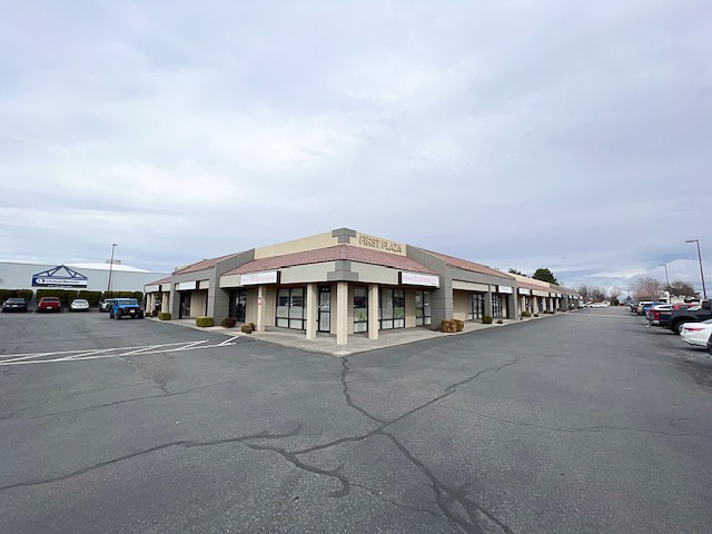 100 N Morain St, Kennewick, WA for lease - Building Photo - Image 1 of 4