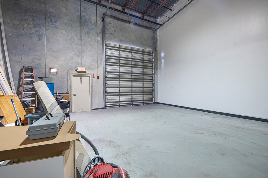 575 NW Mercantile Pl, Port Saint Lucie, FL for sale - Interior Photo - Image 3 of 13