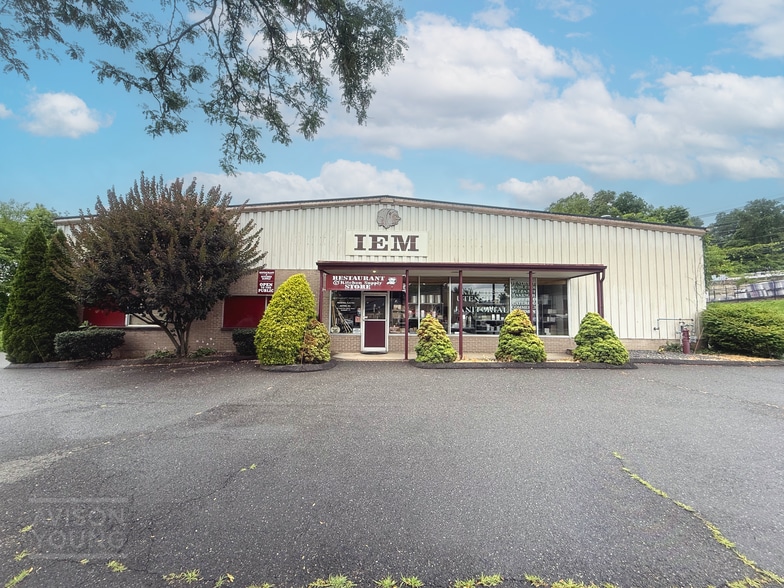85 Shelter Rock Rd, Danbury, CT for sale - Building Photo - Image 1 of 4
