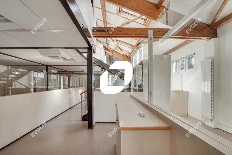 Office in Montreuil for lease - Interior Photo - Image 2 of 12