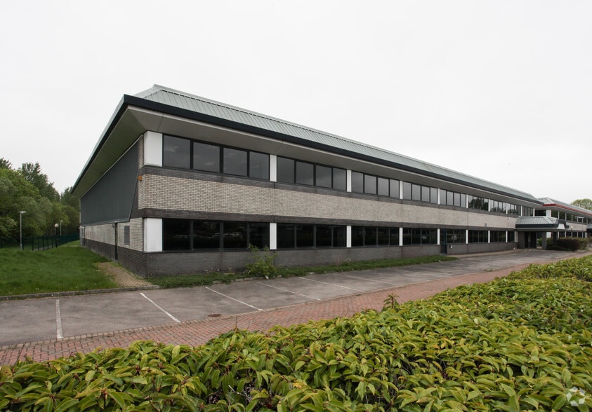 4 Pagoda Park, Swindon for sale - Building Photo - Image 2 of 4