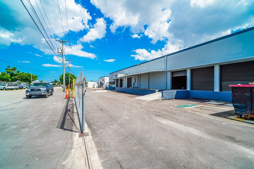 3400 NW 67th St, Miami, FL for sale - Building Photo - Image 1 of 1