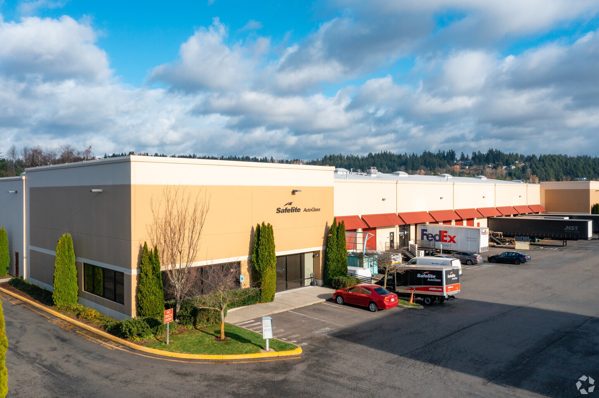 938 Valley Ave NW, Puyallup, WA for lease Primary Photo- Image 1 of 10
