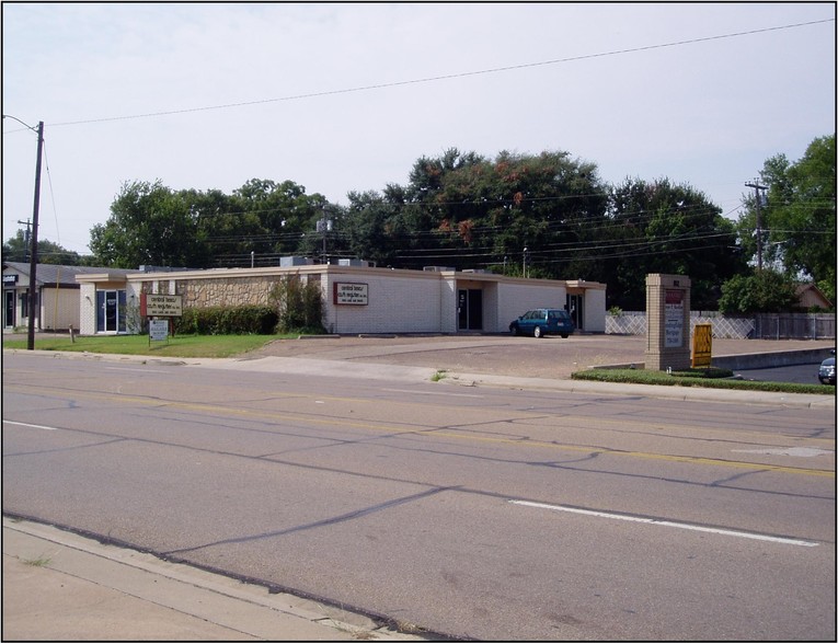 800 Lake Air Dr, Waco, TX for lease - Primary Photo - Image 1 of 9