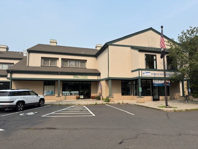 600 Middlebury Rd, Middlebury, CT for lease Building Photo- Image 1 of 4