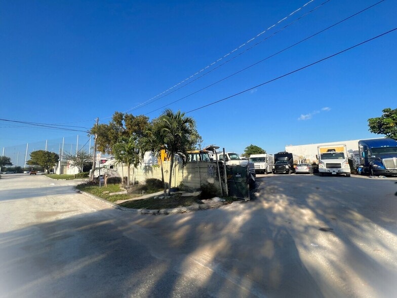16951 NW 4th Ave, Miami Gardens, FL for sale - Building Photo - Image 3 of 4