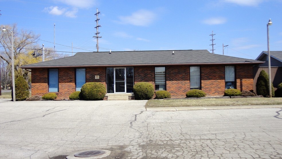 3211 Shattuck Rd, Saginaw, MI 48603