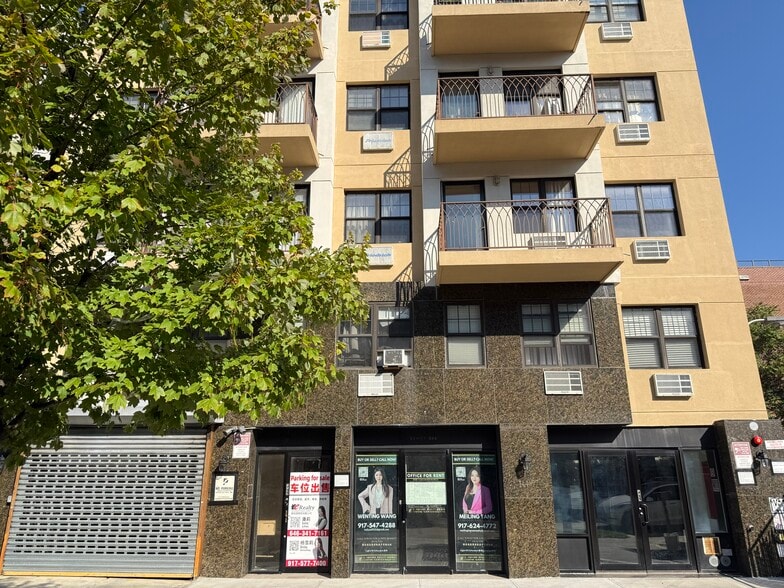 144-77 Barclay Ave, Flushing, NY for lease - Building Photo - Image 2 of 6