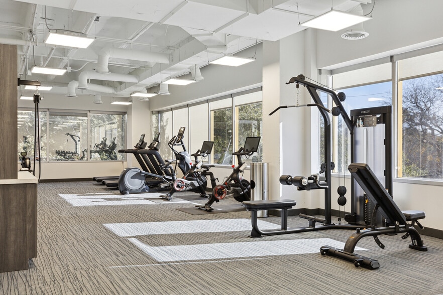 3303 Lee Pky, Dallas, TX for lease - Interior Photo - Image 3 of 18